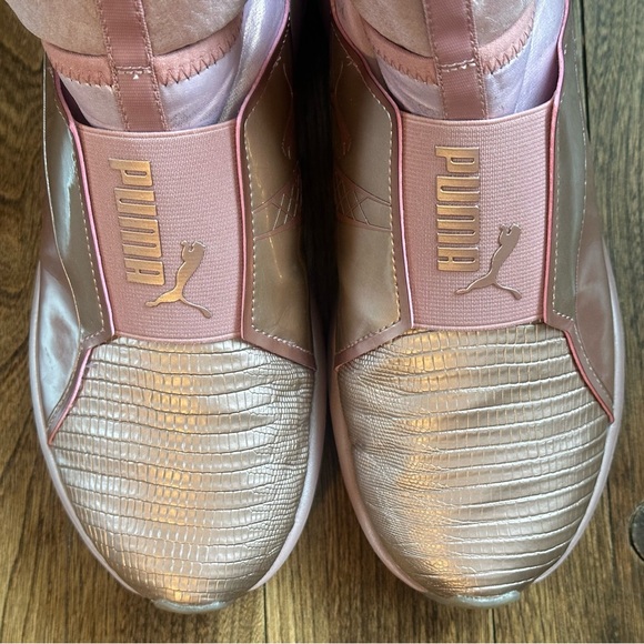 SOLD-PUMA Kylie Jenner Fierce Metalic Trainer Rose Gold 189865-02 - Size 7.5 - Picture 3 of 9